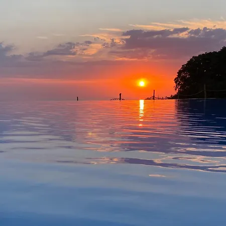 Olympian With Private Pool Casa de hóspedes